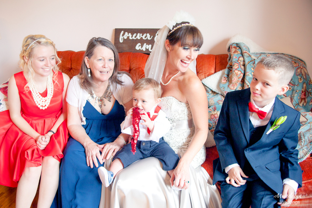 The family of the bride pose for a portrait together on the wedding day.